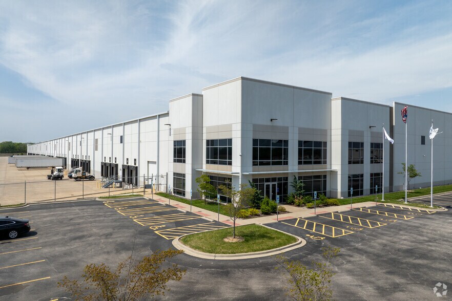 More Photos Of 3919 Lakeview Corporate Dr, Edwardsville Distribution For Lease