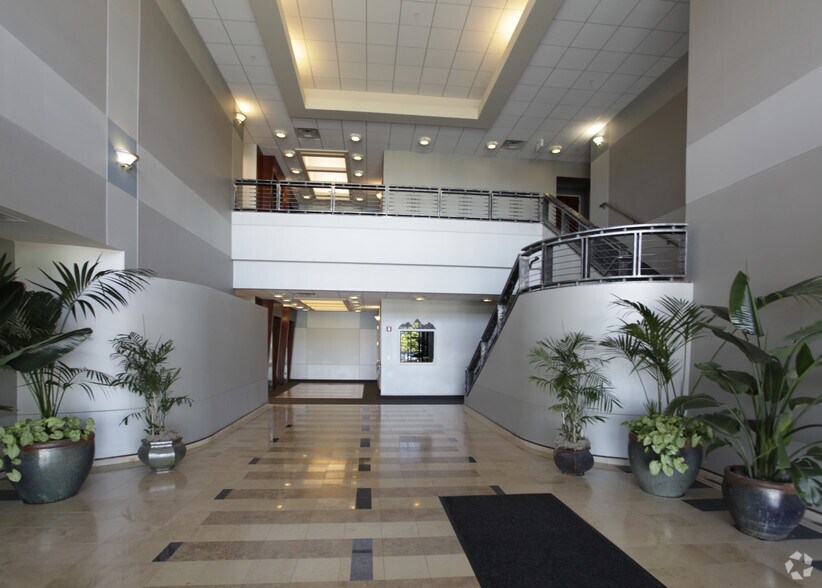 More Photos Of 8001 S InterPort Blvd, Englewood Office For Lease