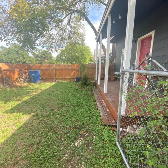 More Photos Of 607-611 Nelray Blvd, Austin Land For Sale