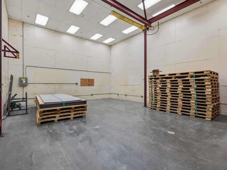 More Photos Of 90 Christ School Rd, Arden Distribution For Lease