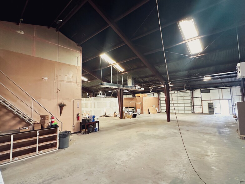 More Photos Of 140 N Cotton St, El Paso Warehouse For Lease