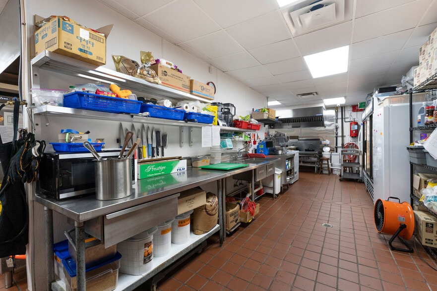 More Photos Of 140 E Felton Rd, Cartersville Restaurant For Sale