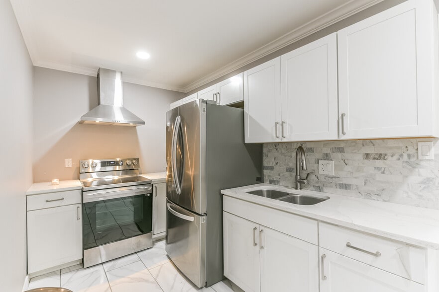 More Photos Of 1207 S Houston, Humble Warehouse For Sale