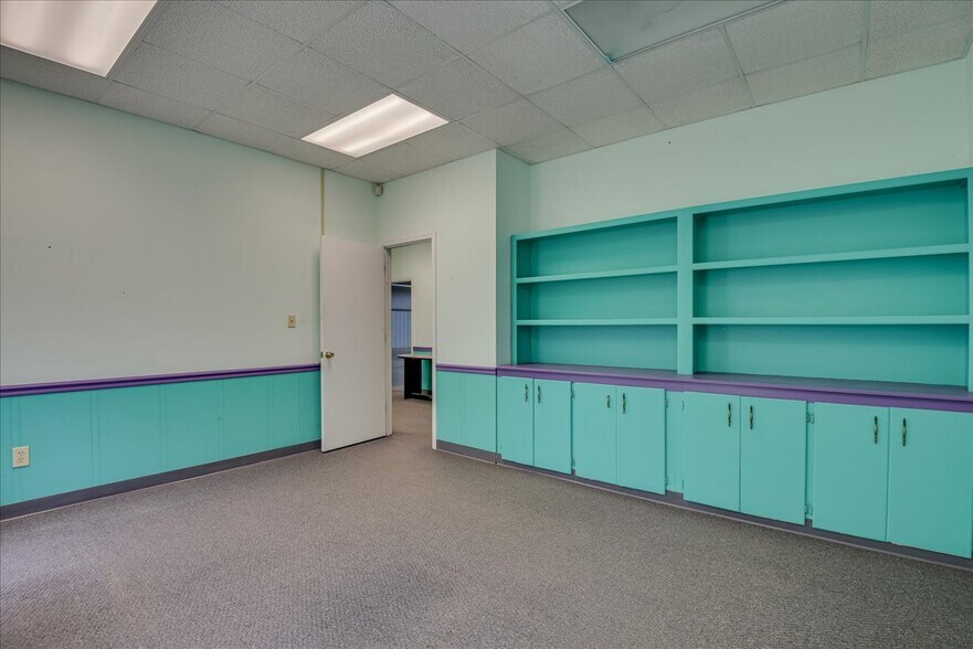 More Photos Of 1002 Commerce, Lincolnton Distribution For Sale