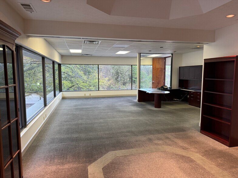 More Photos Of 2707 Buford Hwy, Atlanta Office For Lease