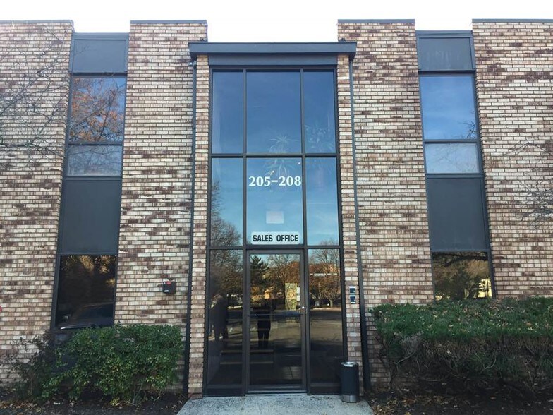 More Photos Of 55 Old Nyack Tpke, Nanuet Office Residential For Lease