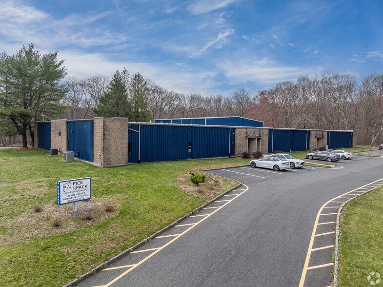 More Photos Of 5 Mars Ct, Montville Warehouse For Lease