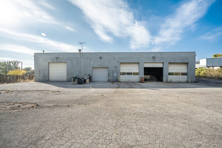 More Photos Of 3444 N Lindbergh Blvd, Saint Ann General Retail For Sale