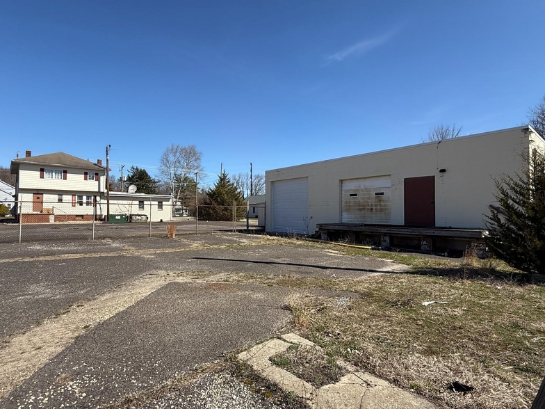 More Photos Of 385 Wheat Rd, Vineland Flex For Sale