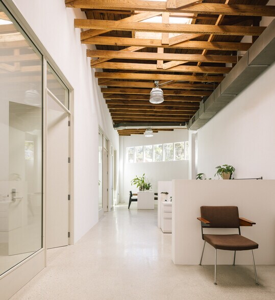 More Photos Of 1825 Hyperion Ave, Los Angeles Loft Creative Space For Lease