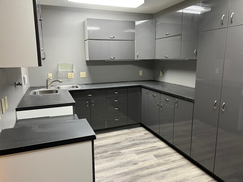 More Photos Of 2160 Airline Dr, Bossier City Medical For Lease