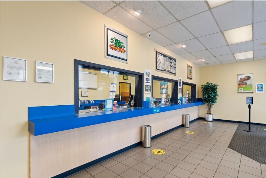 More Photos Of 3010 Clairemont Dr, San Diego Freestanding For Lease