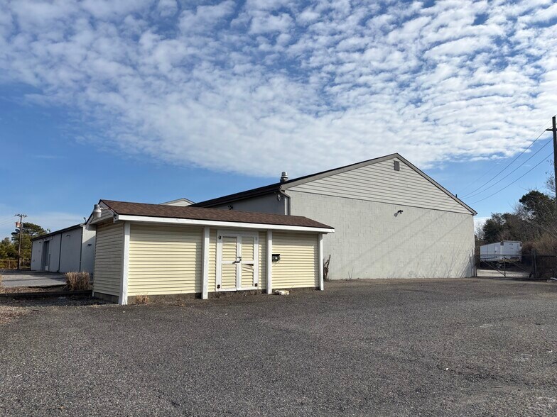 More Photos Of 18 W Collings Ave, West Berlin Light Distribution For Sale