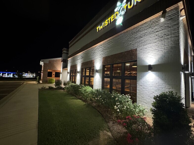 More Photos Of 166 Calhoun Station Pky, Gluckstadt Restaurant For Sale
