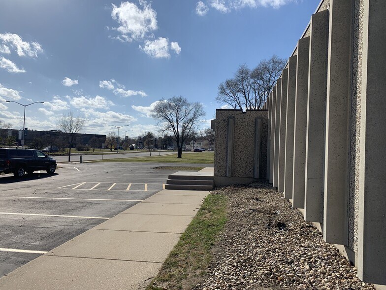 More Photos Of 2104 International Ln, Madison Light Distribution For Lease