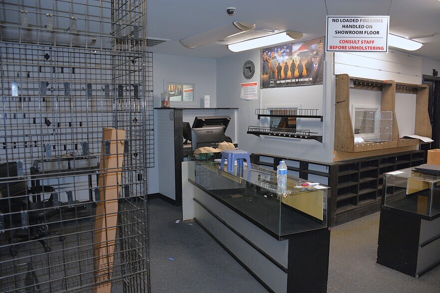 More Photos Of 43 County Road 17, Enterprise Showroom For Sale