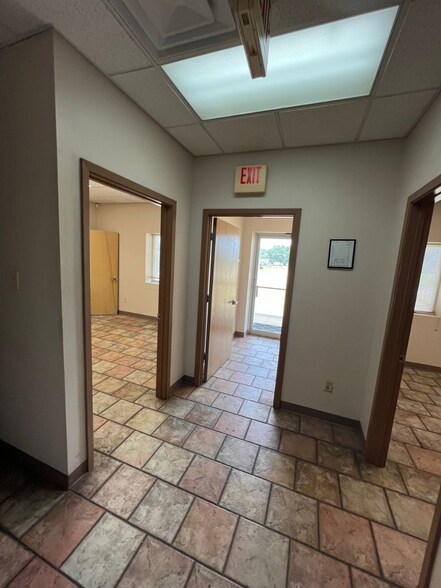 More Photos Of 240 Corporate Dr, Sibley Distribution For Sale
