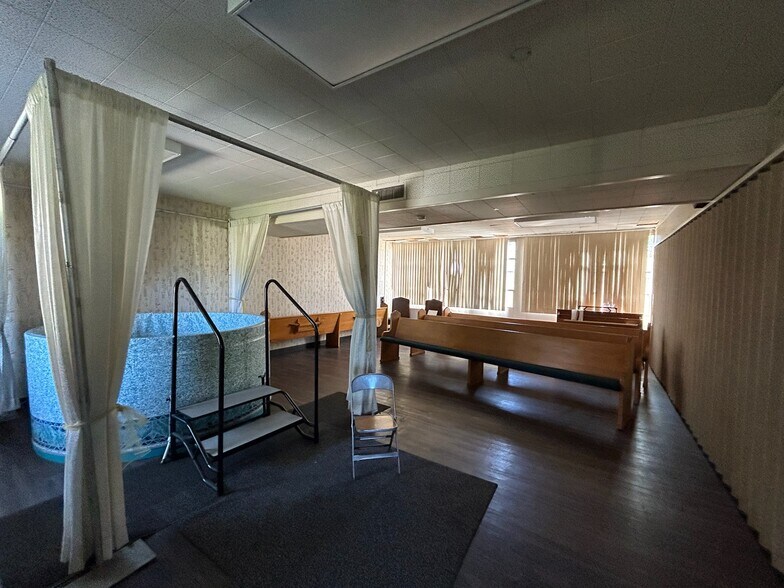More Photos Of 101 W Clinton Ave, Fresno Specialty For Sale
