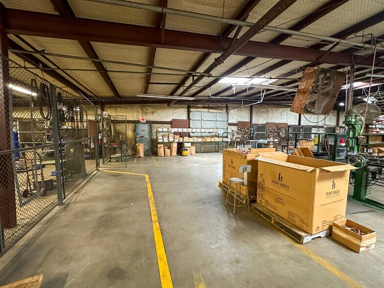 More Photos Of 101 Anvil St, Jacksonville Warehouse For Sale