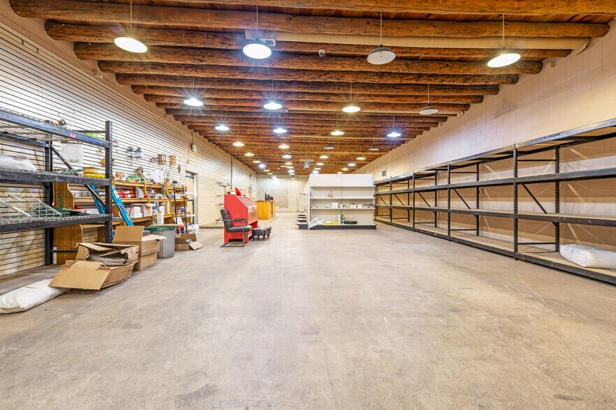 More Photos Of 1202 W Alameda St, Santa Fe Showroom For Lease