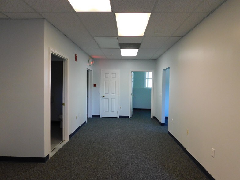 More Photos Of 271 Derry Rd, Litchfield Medical For Sale