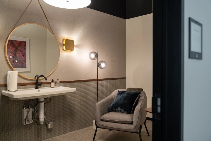 More Photos Of 1660 International Dr, McLean Coworking Space