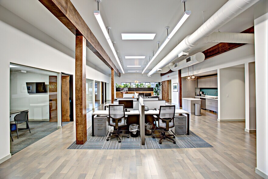 More Photos Of 0110 SW Bancroft St, Portland Office For Lease