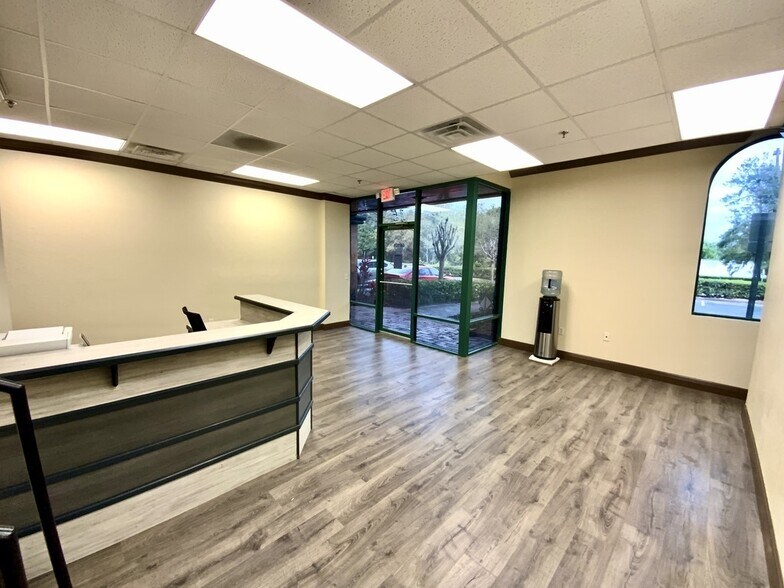 More Photos Of 7075 Kingspointe Pky, Orlando Showroom For Lease