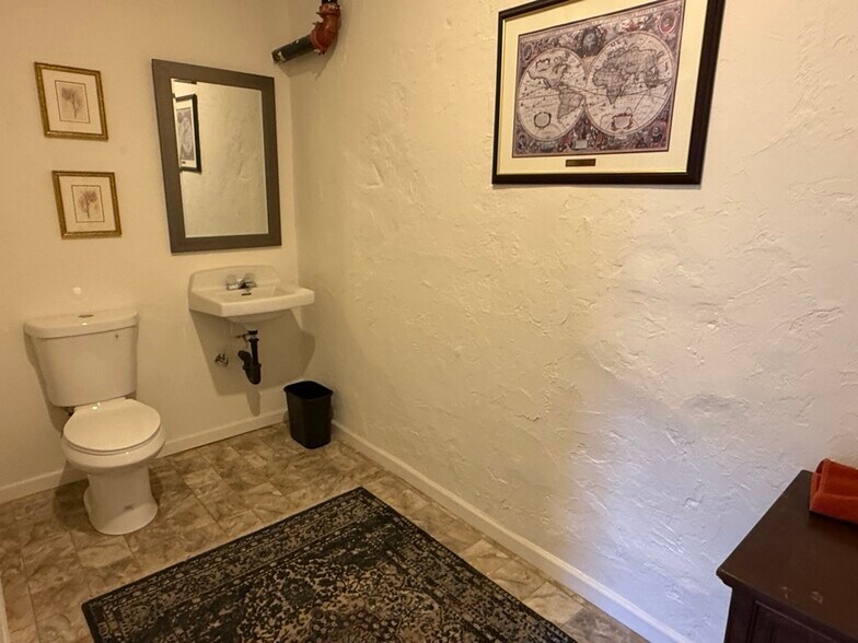 More Photos Of 300 N Broad St, Globe Specialty For Sale