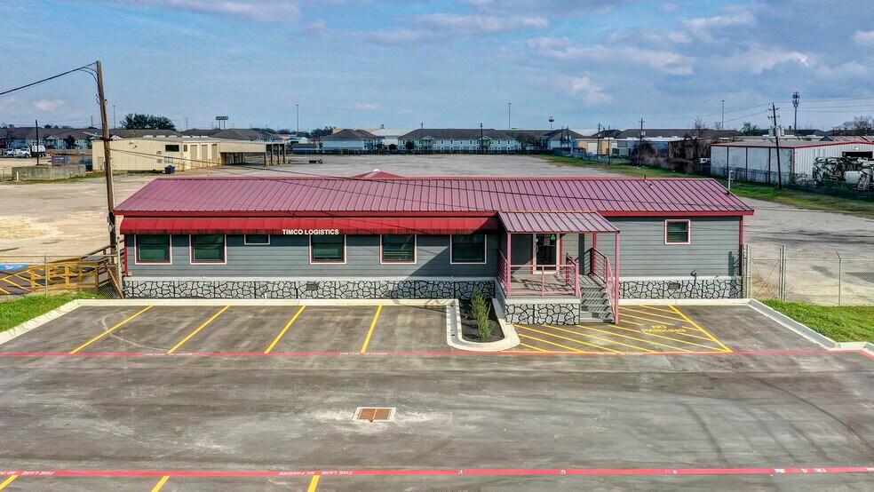 More Photos Of 1901 Jasmine Dr, Pasadena Truck Terminal For Lease