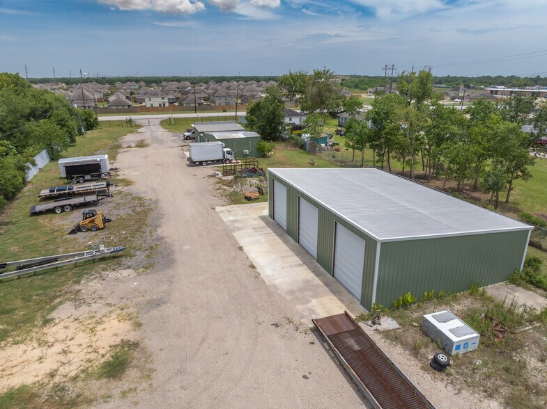More Photos Of 5320 FM 2004 Rd, Hitchcock Warehouse For Lease