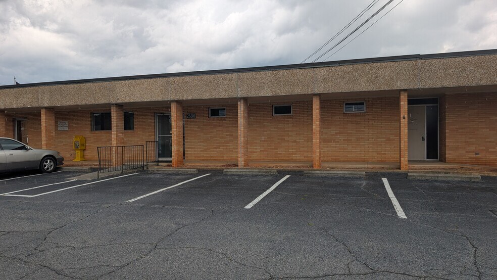 More Photos Of 2890 S Lookout St, Claremont Light Distribution For Lease