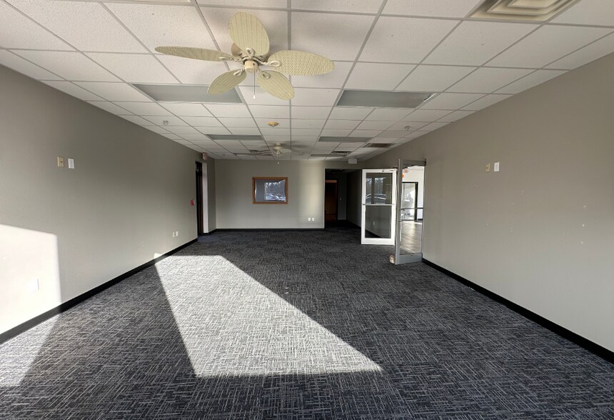 More Photos Of 711 N Lake Ave, Sioux Falls Office For Sale