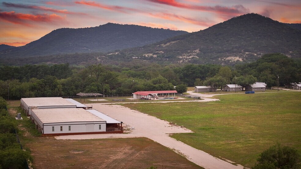 More Photos Of 7070 S US Highway 83, Concan Hotel For Sale