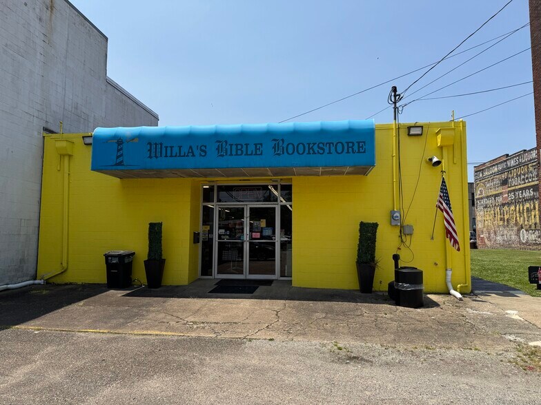 More Photos Of 416 Main St, Point Pleasant Storefront For Sale