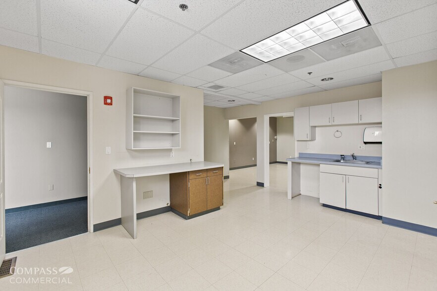 More Photos Of 2698 NE Courtney Dr, Bend Medical For Lease