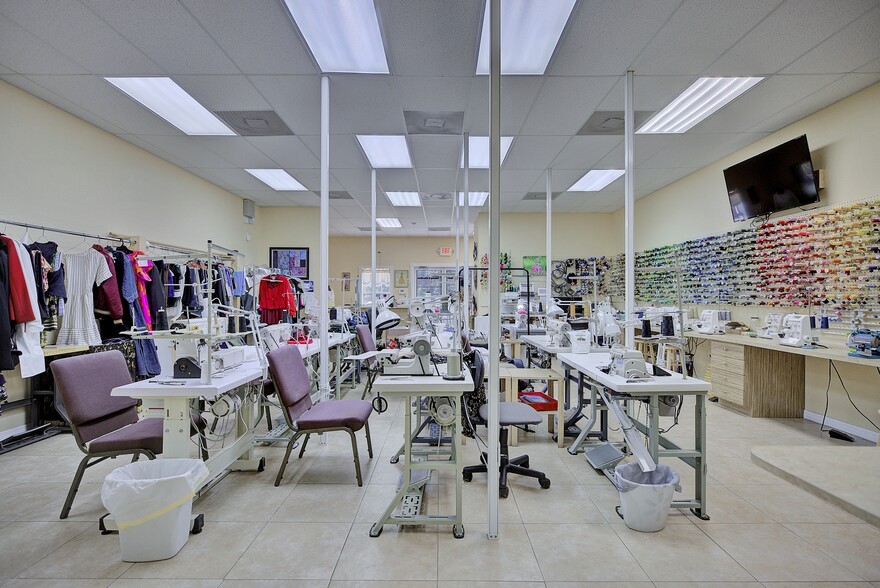 More Photos Of 5142 Schumacher Rd, Sebring General Retail For Sale
