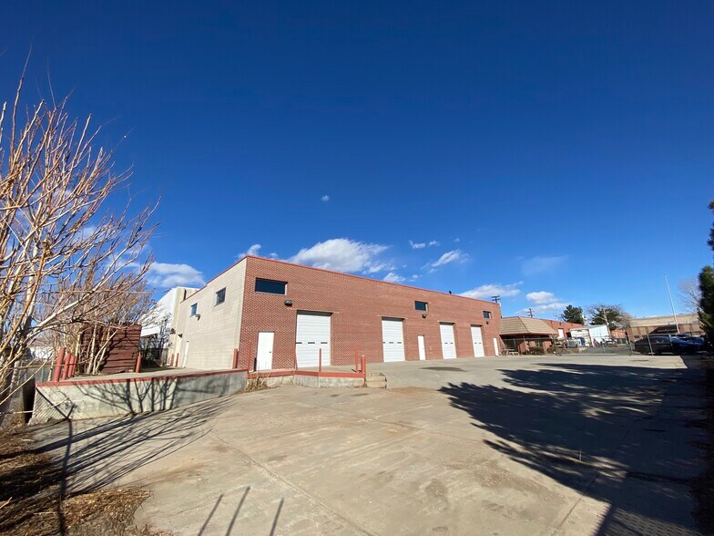 More Photos Of 3931 Holly St, Denver Manufacturing For Lease