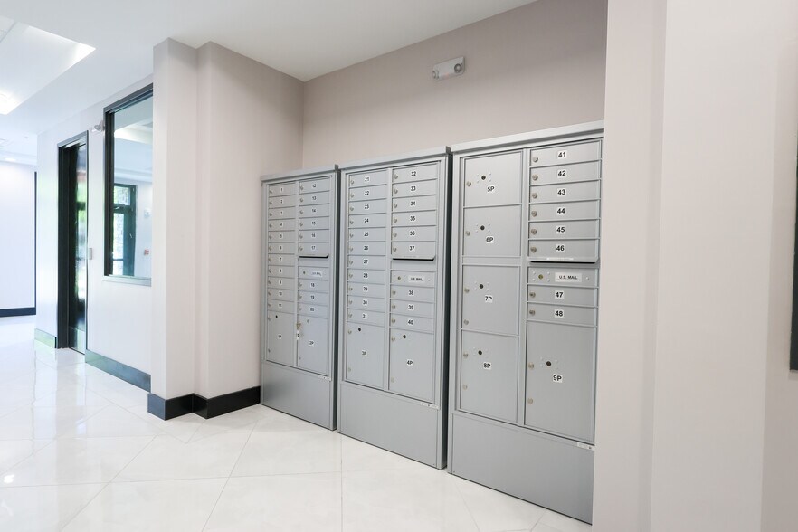 More Photos Of 13564 Village Park Dr, Orlando Office For Sale