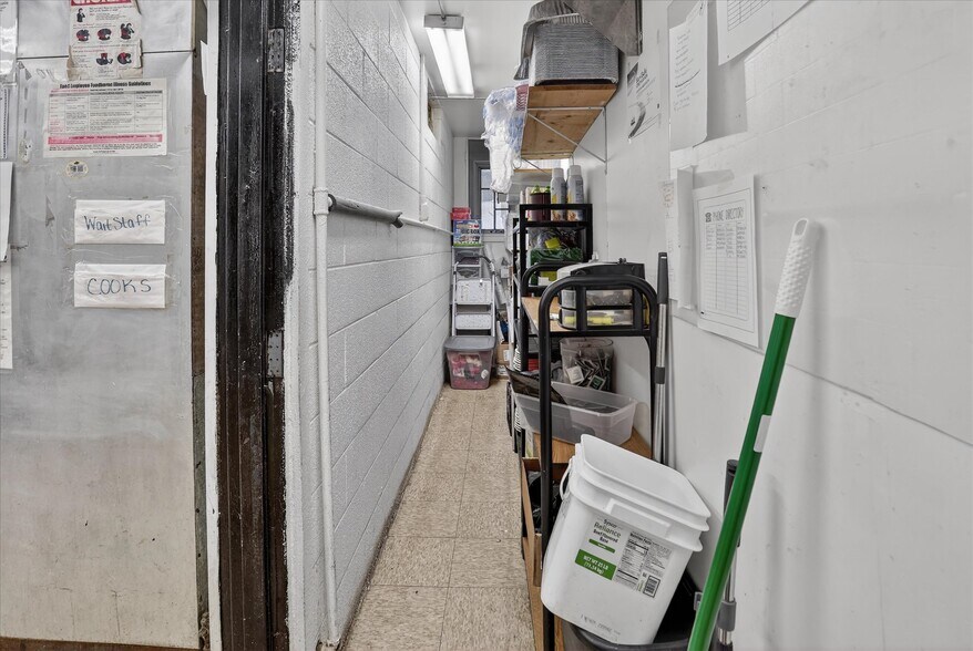 More Photos Of 5937 W Higgins Lake Dr, Roscommon Restaurant For Sale