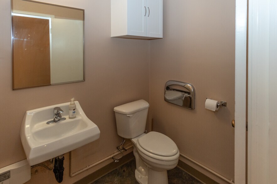 More Photos Of 1566-1574 4th St, San Rafael Storefront Retail Office For Sale
