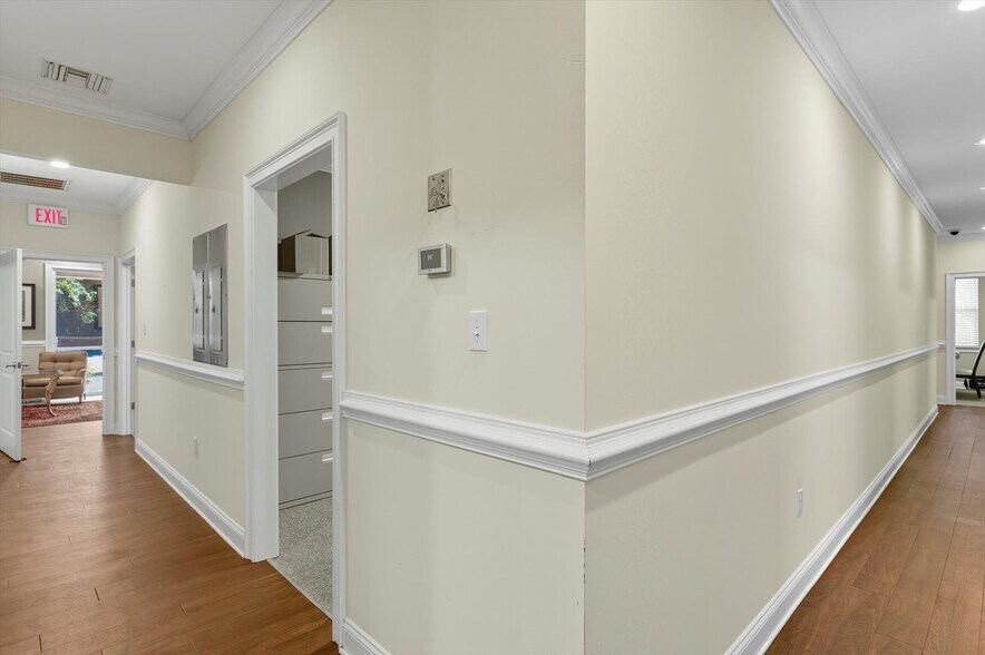 More Photos Of 2565 Barrington Cir, Tallahassee Office For Sale