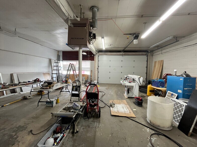 More Photos Of 1598 W Broadway St, Idaho Falls General Retail For Lease