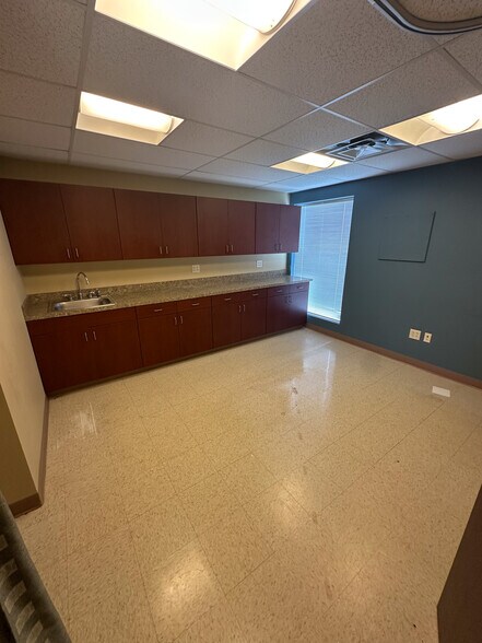 More Photos Of 121 Erie Canal Dr, Rochester Office For Sale
