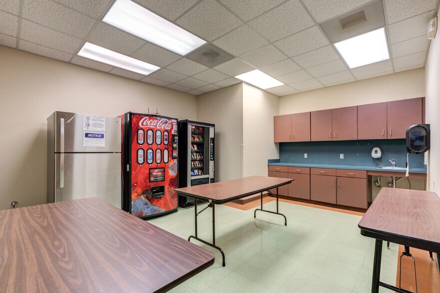 More Photos Of 3802-3806 Interstate 27, Lubbock Office For Sale