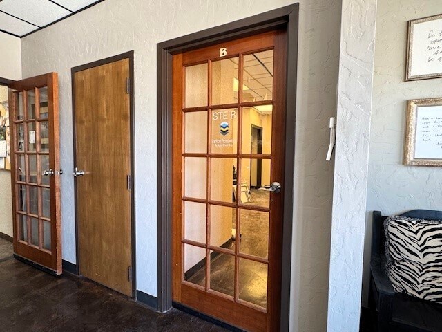 More Photos Of 9414 Westgate Rd, Oklahoma City Office For Sale
