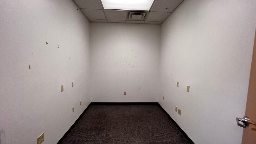 More Photos Of 2100 Ferry St, Easton Medical For Lease