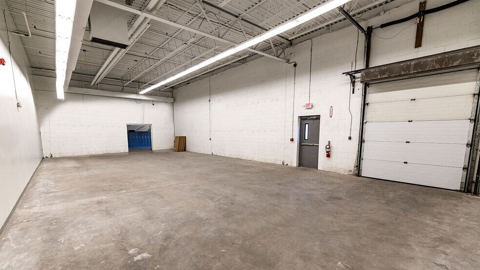 More Photos Of 14 Blackstone Valley Pl, Lincoln Manufacturing For Lease