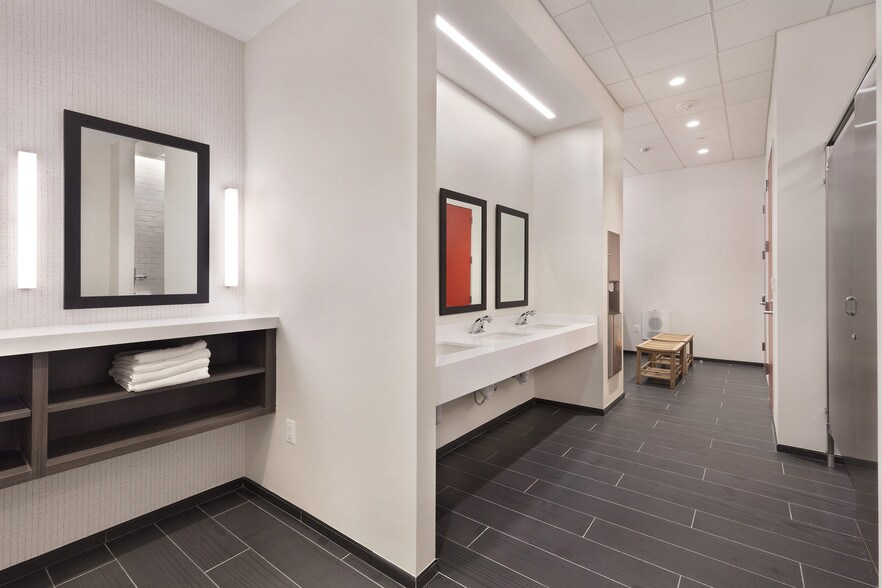 More Photos Of 3110 Fairview Park Dr, Falls Church Office For Lease