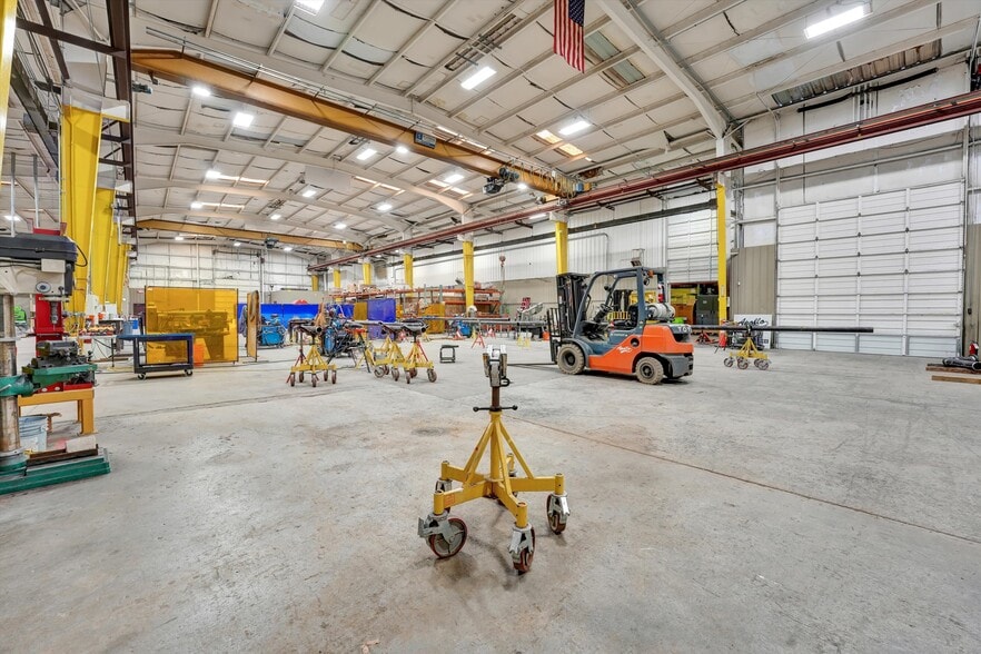 More Photos Of 100 Meco Ln, Oak Ridge Warehouse For Lease